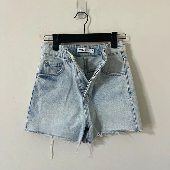 ZARA Acid Light Wash Super High Rise Distressed Hem Denim Shorts Size 0 - Picture 6 of 11